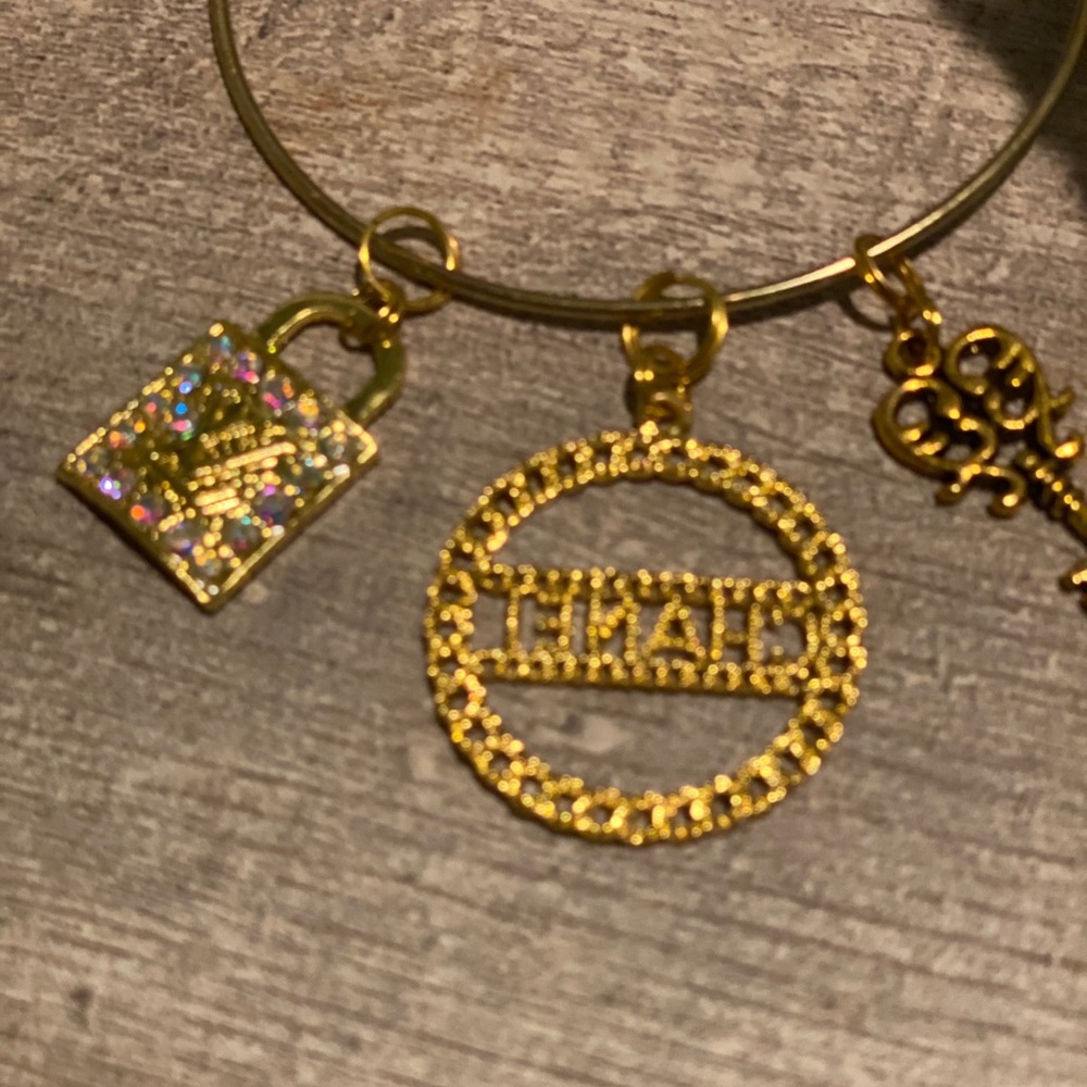 Bangle Bracelet Gold - Picture 2 of 3